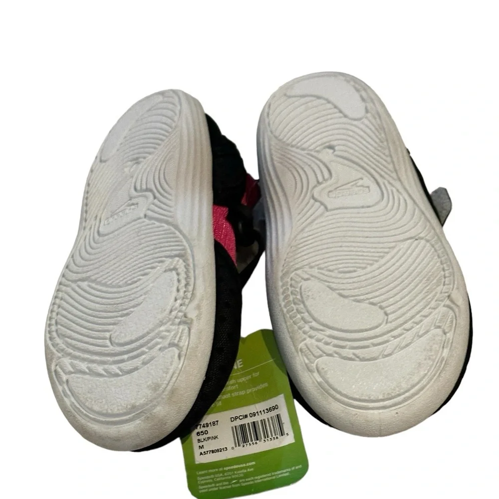 Speedo‎ Mary Jane Water Shoes Black with pink trim medium (7-8) NWT